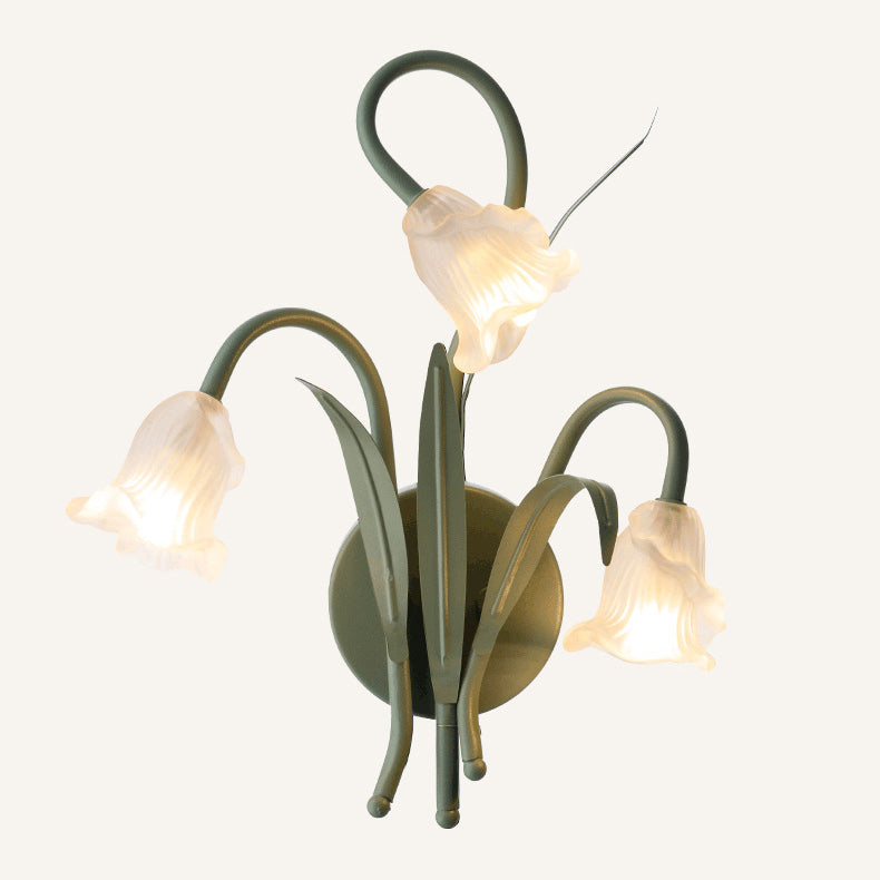 FloralGlow – Vägglampa med blommönster i glas och järn