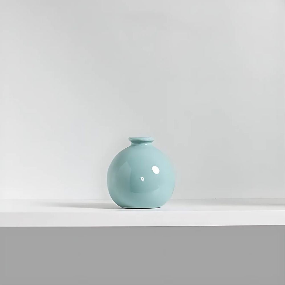 PoutChic – Modern Skulpterad Vase med Elegant Design