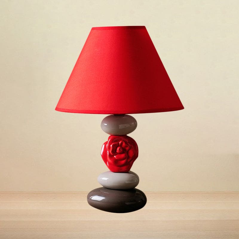SkärmLjus – Bordslampa med elegant avsmalnande tygskärm