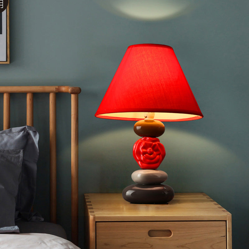 SkärmLjus – Bordslampa med elegant avsmalnande tygskärm