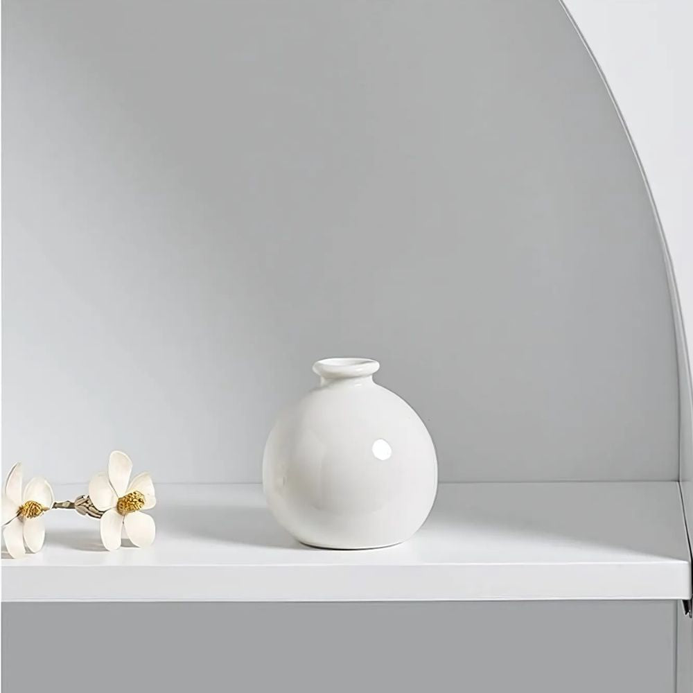 PoutChic – Modern Skulpterad Vase med Elegant Design