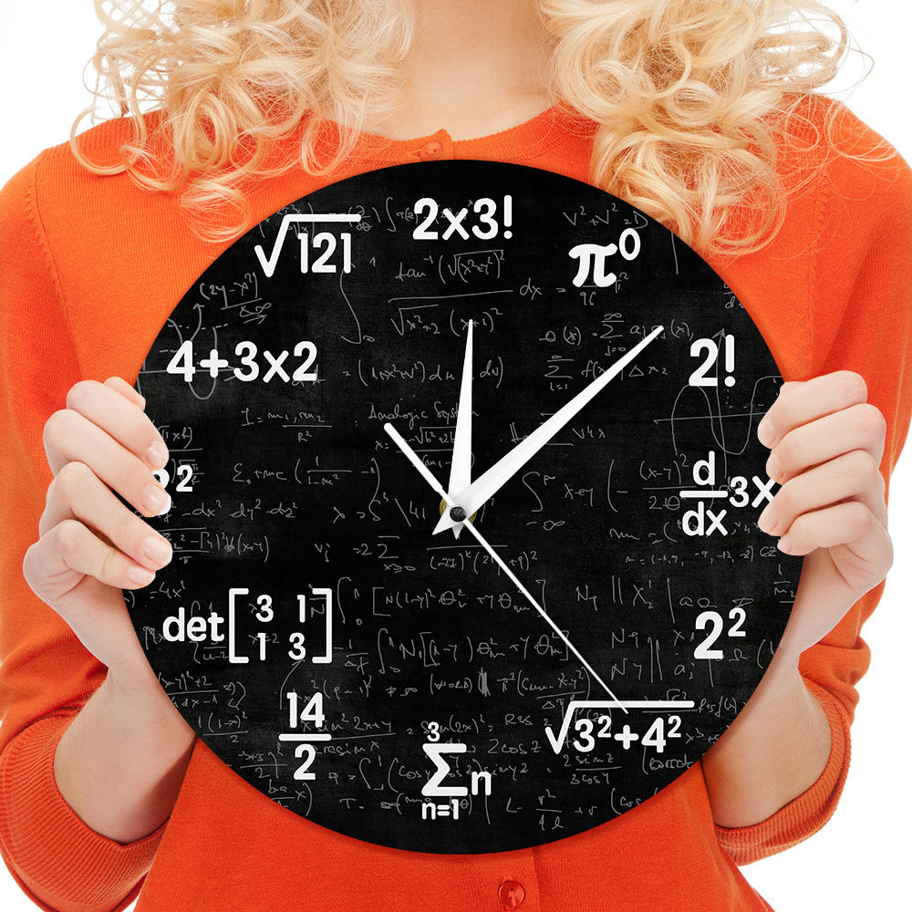 Geometri Väggklocka – Matematisk Konst för Ditt Utrymme