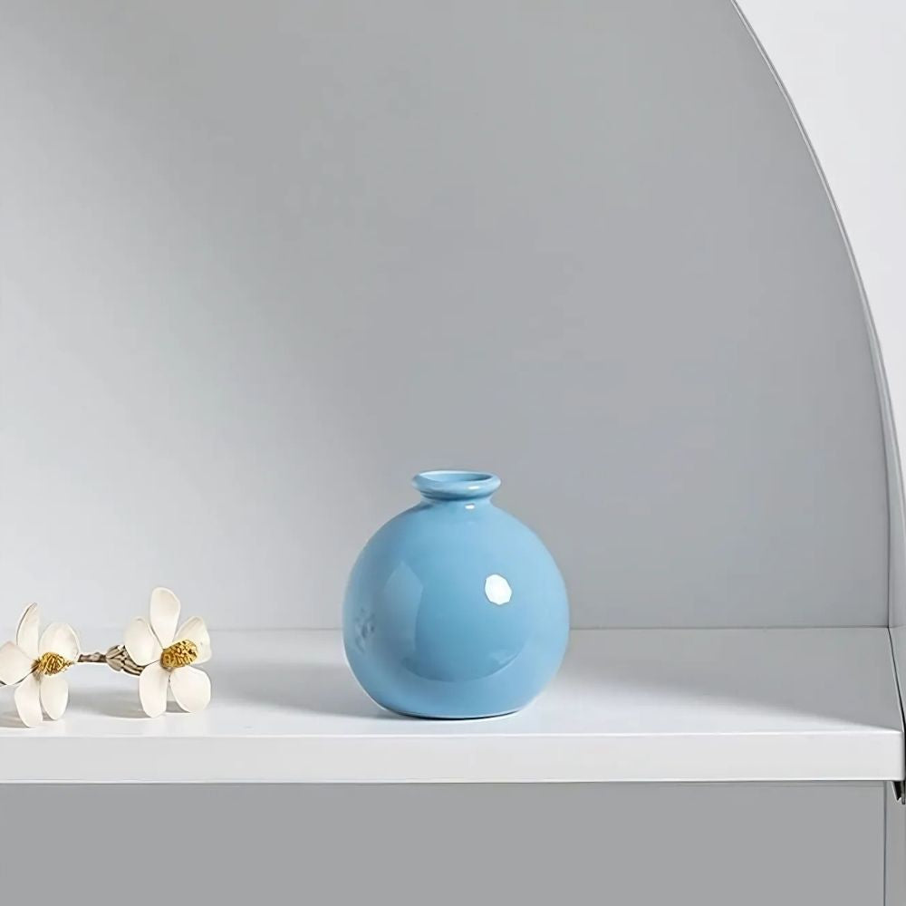 PoutChic – Modern Skulpterad Vase med Elegant Design