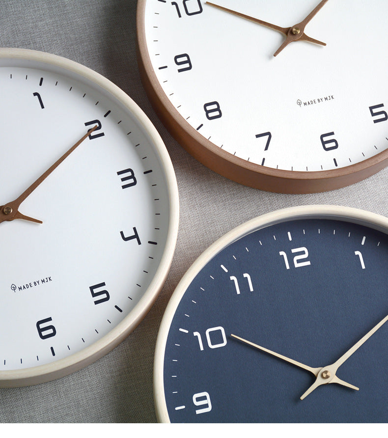 TräLuxe – Minimalistisk Väggklocka i Trä