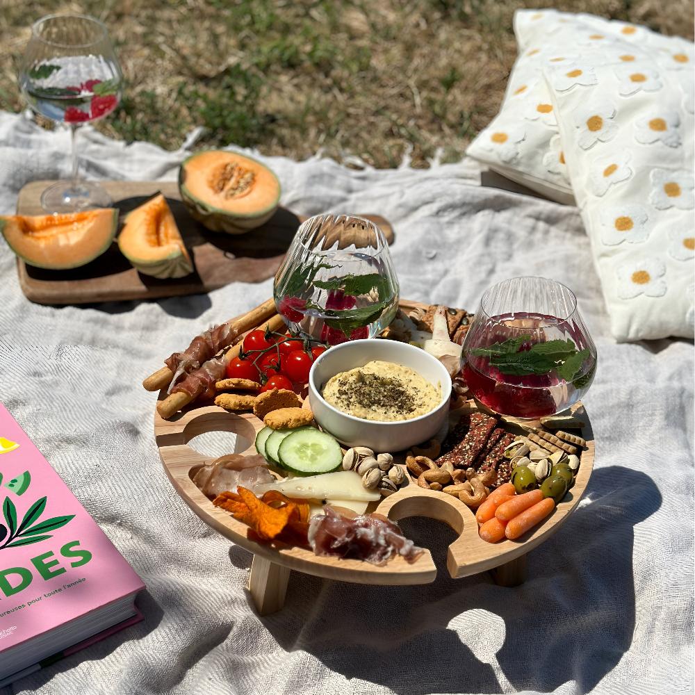 Fällbart Träbord för Picknick & Vin – Portabel Serveringsbricka med Glasfästen