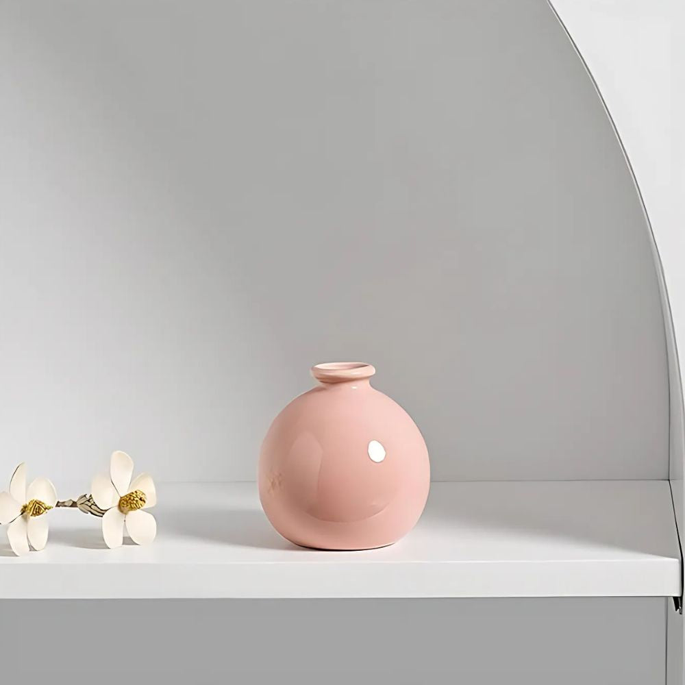 PoutChic – Modern Skulpterad Vase med Elegant Design