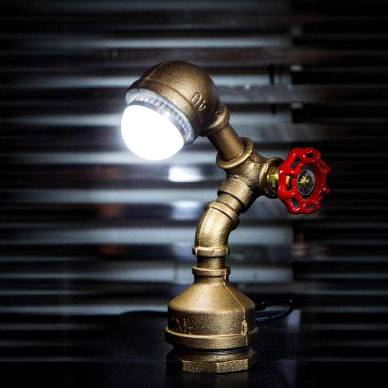 RoboBrass – Steampunk-lampa i mässing med retrokaraktär