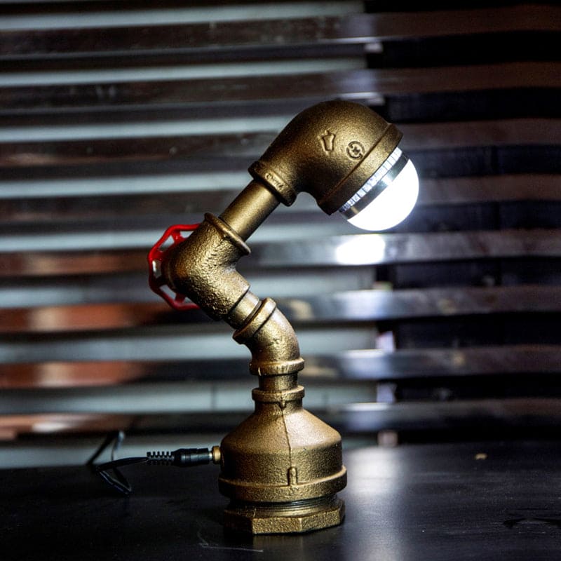 RoboBrass – Steampunk-lampa i mässing med retrokaraktär