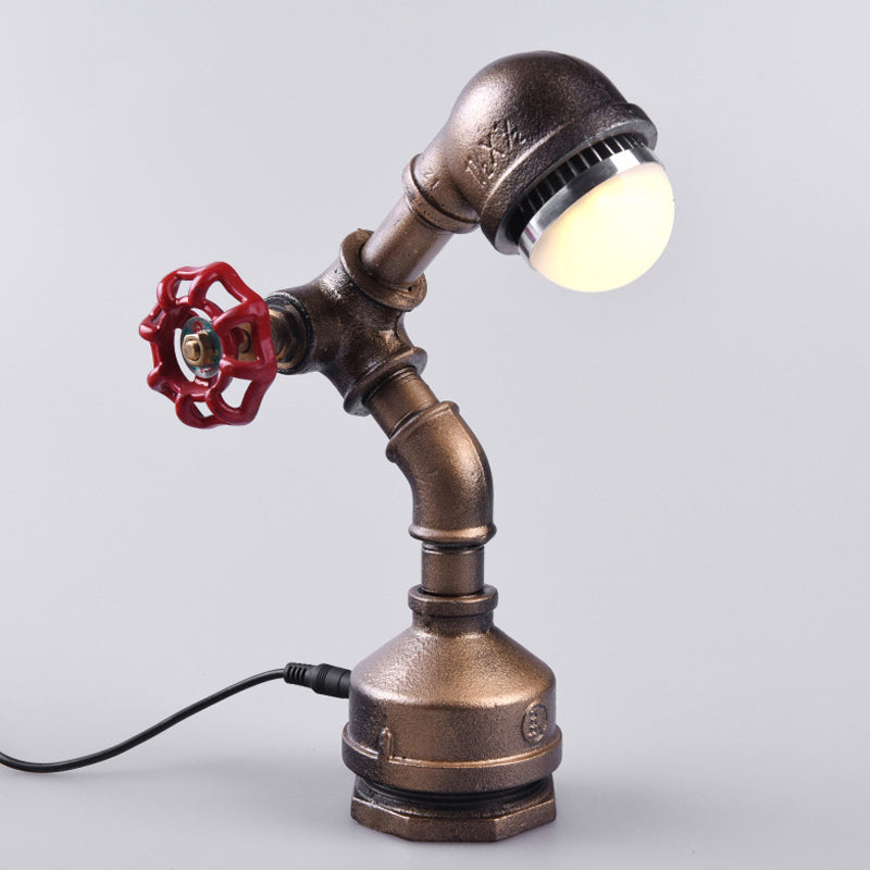 RoboBrass – Steampunk-lampa i mässing med retrokaraktär