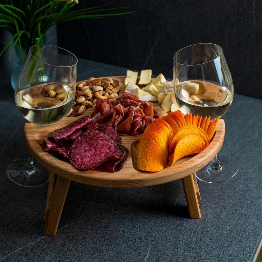 Fällbart Träbord för Picknick & Vin – Portabel Serveringsbricka med Glasfästen