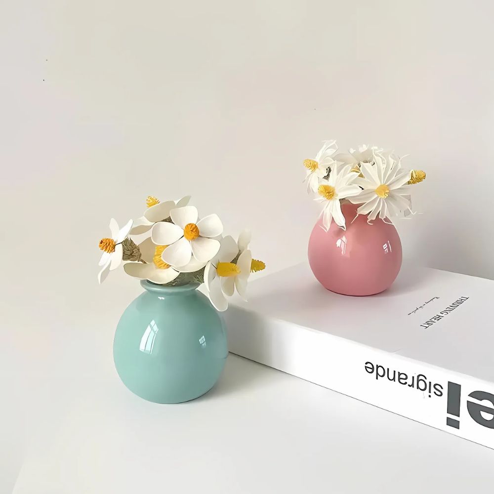 PoutChic – Modern Skulpterad Vase med Elegant Design