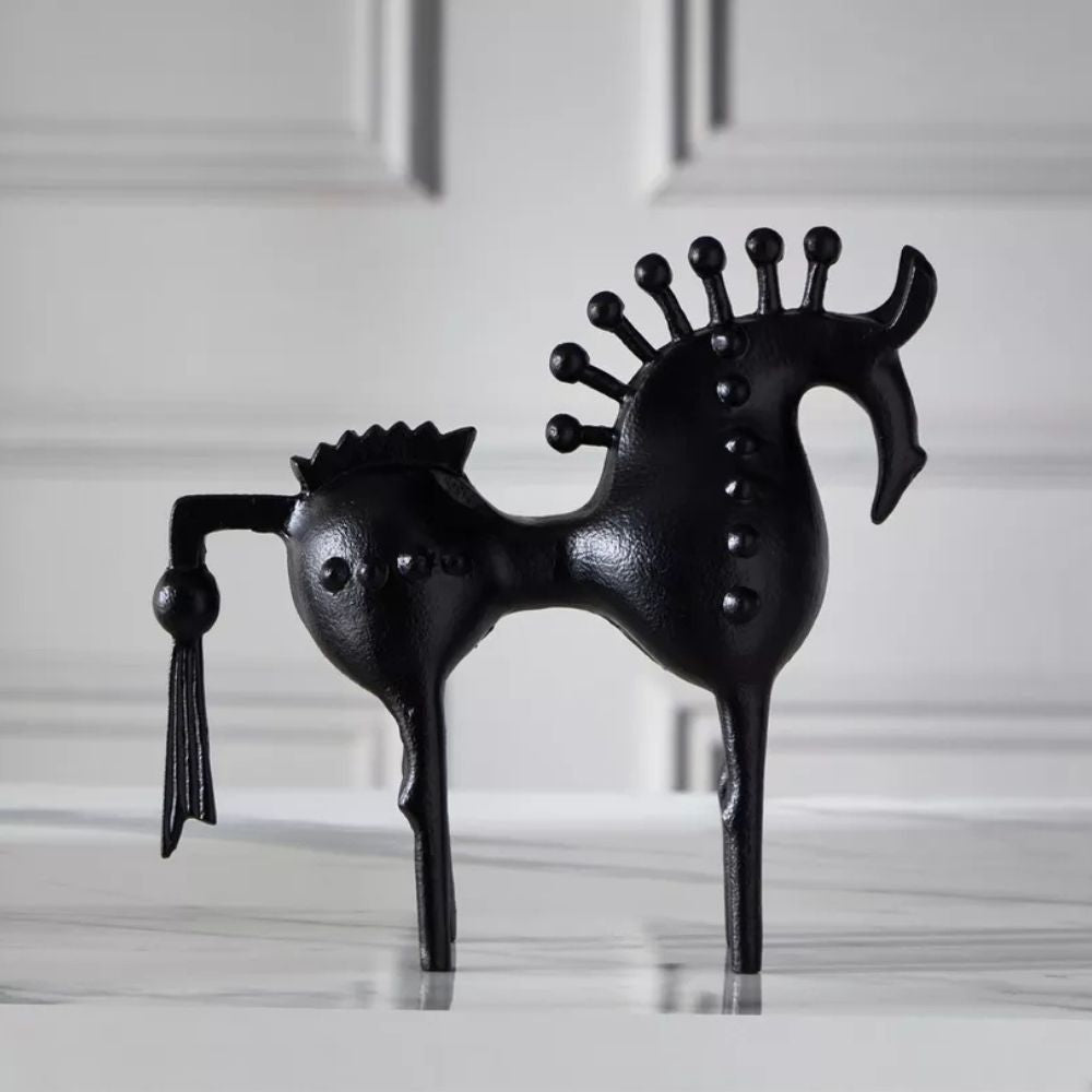 Svart Hingstskulptur i Metall – Slående Hästdekor