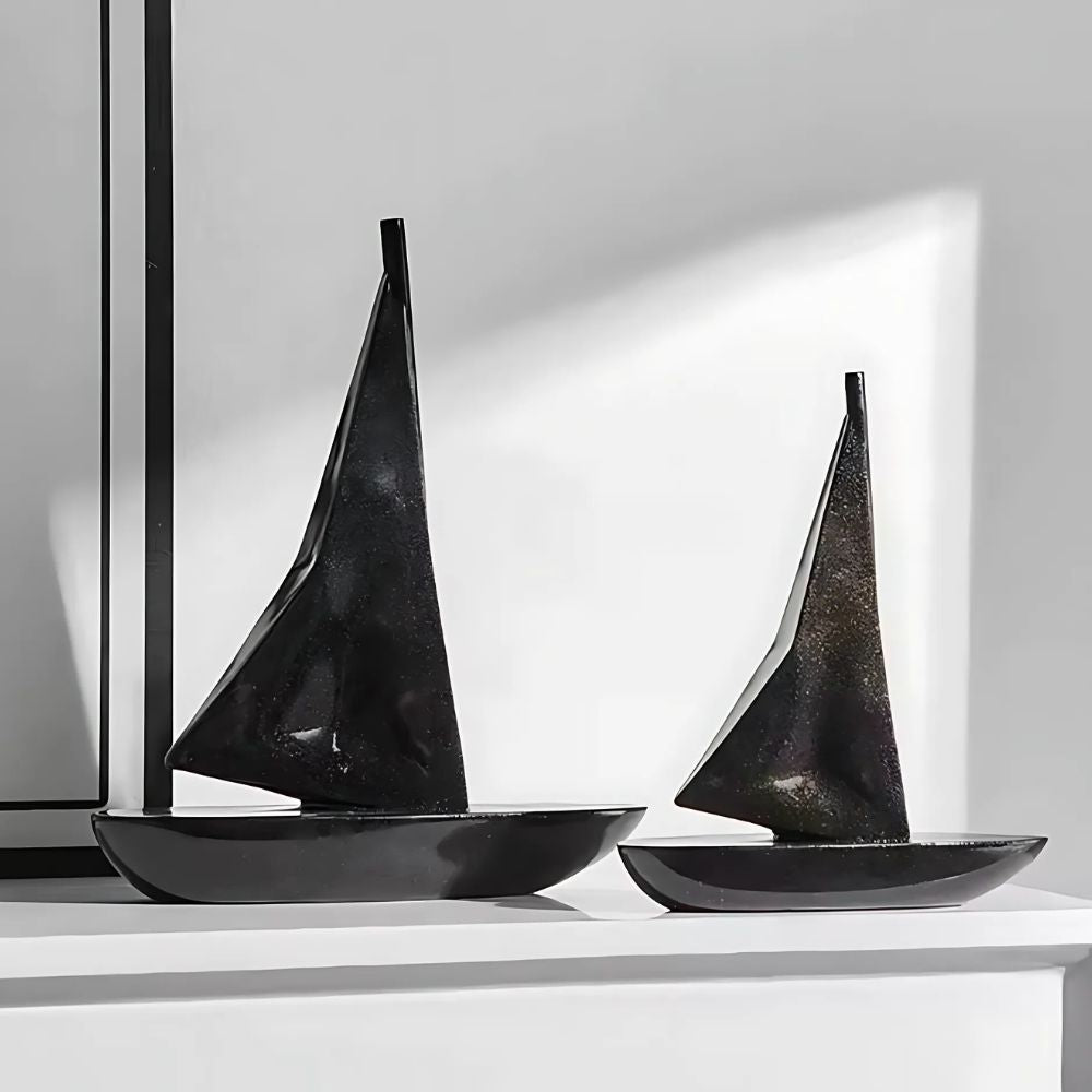 Segelbåtsskulptur i Elegant Design – Nautisk Dekor med Himmelsk Charm