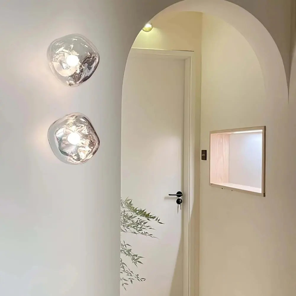 FluidGlow – Vägglampa med elegant och flytande design