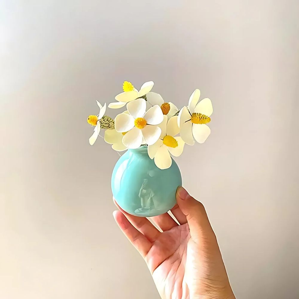 PoutChic – Modern Skulpterad Vase med Elegant Design