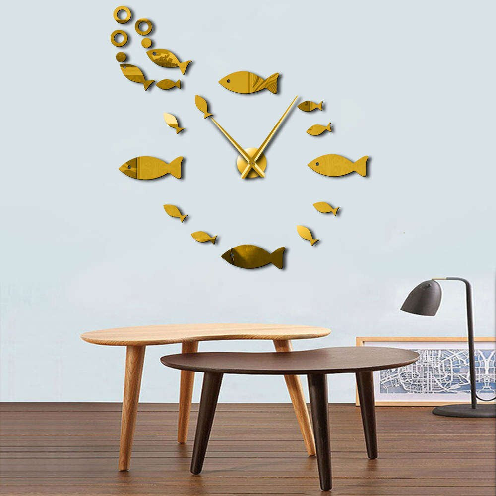 ReflectTime – Modern Väggklocka med Reflekterande Design