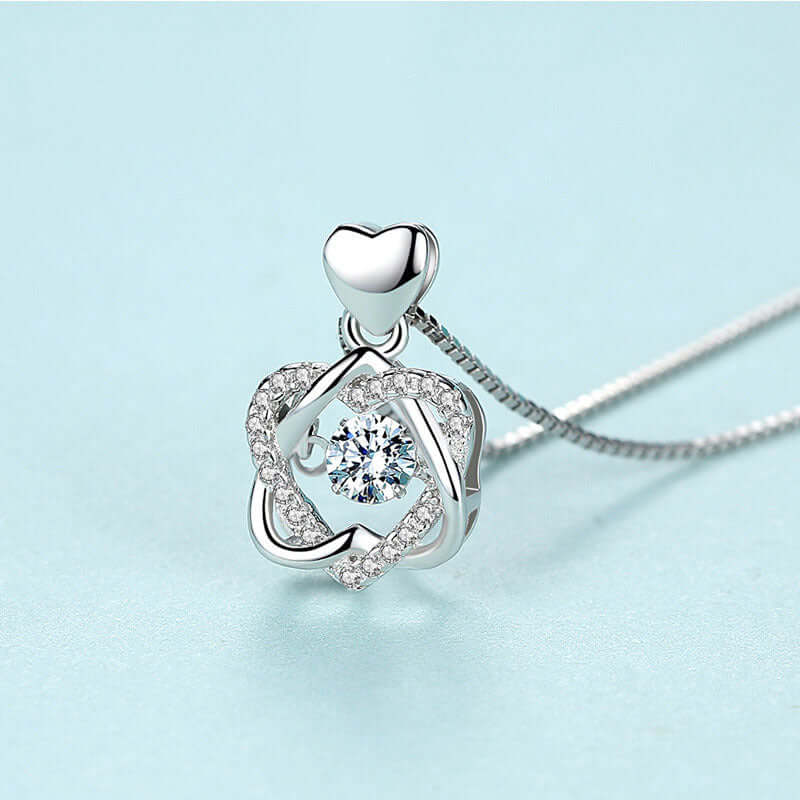 Halsband med Stjärna och Hjärta – Elegant Smycke för Alla Tillfällen