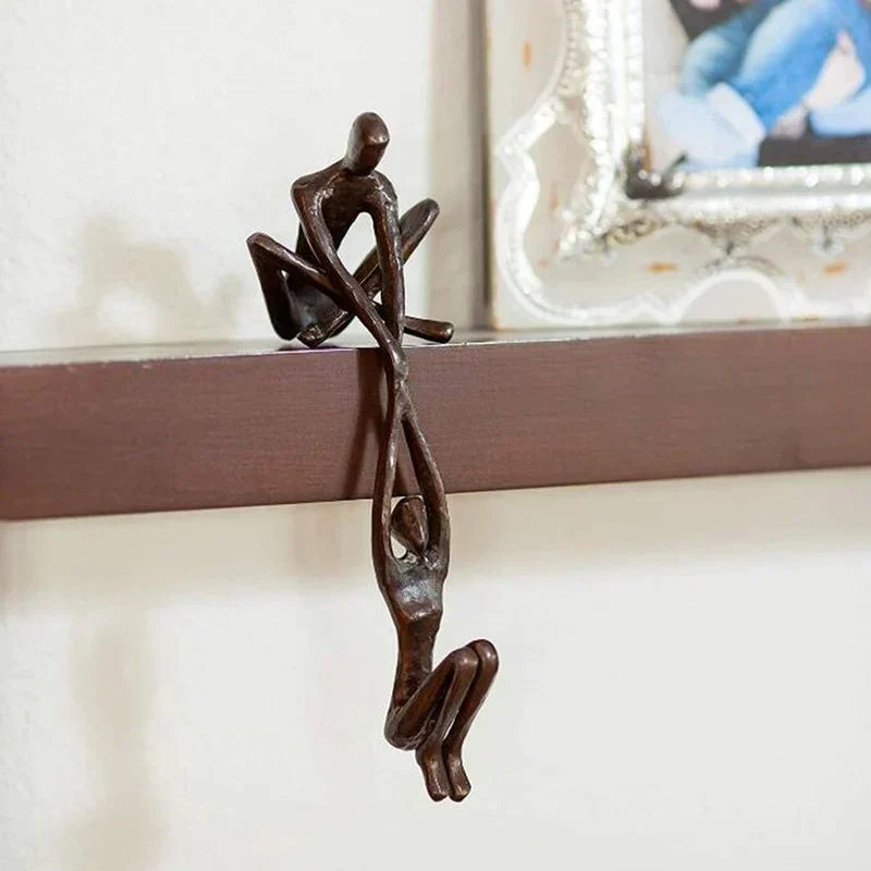 Emblem of Love and Strength – Engagemangsstaty för Meningsfull Inredning