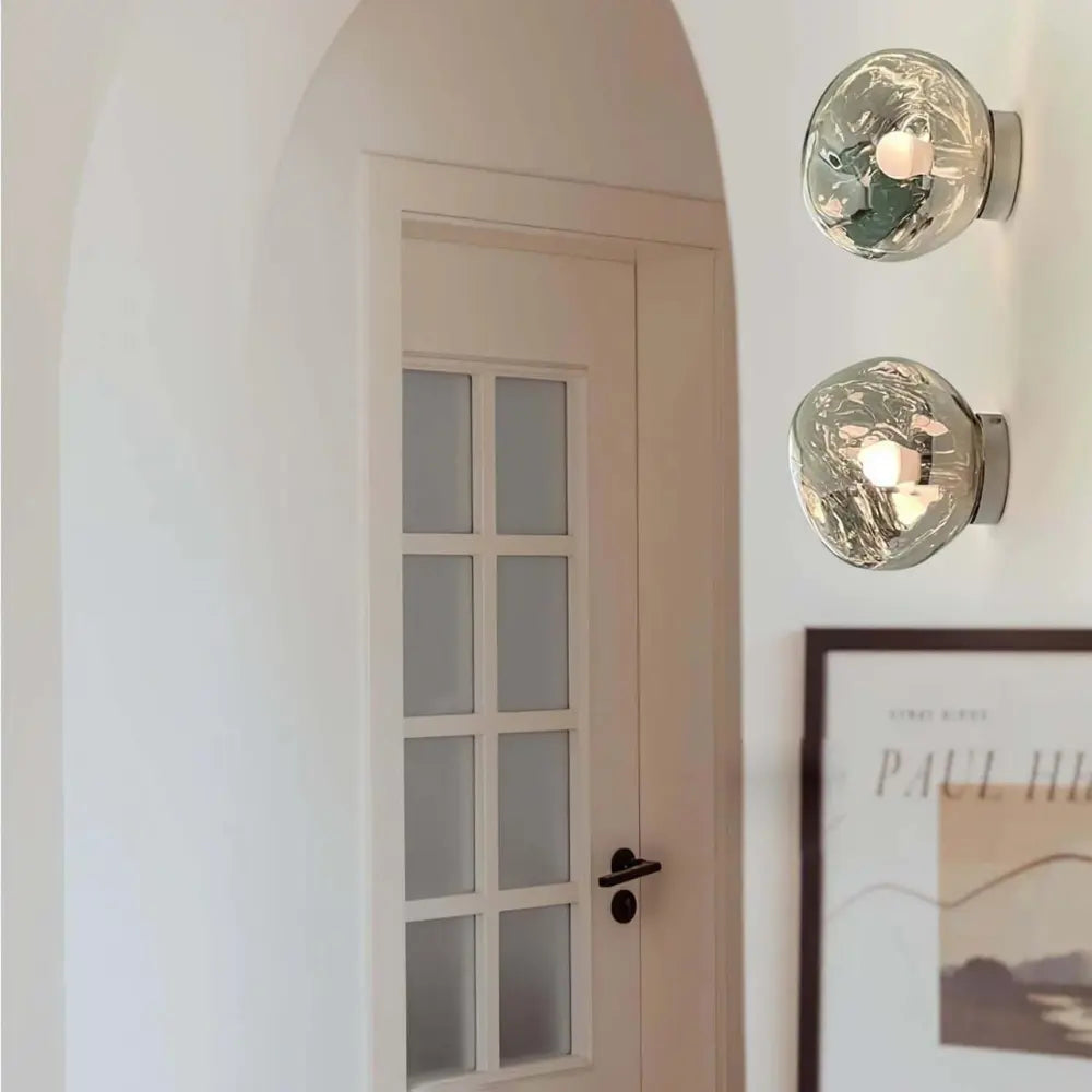 FluidGlow – Vägglampa med elegant och flytande design