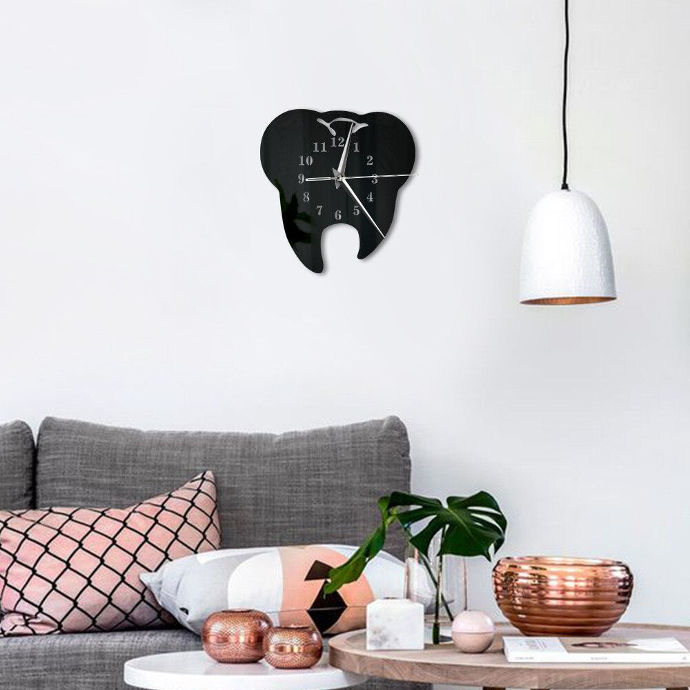 ReflexTime – Spegelväggklocka med modern elegans