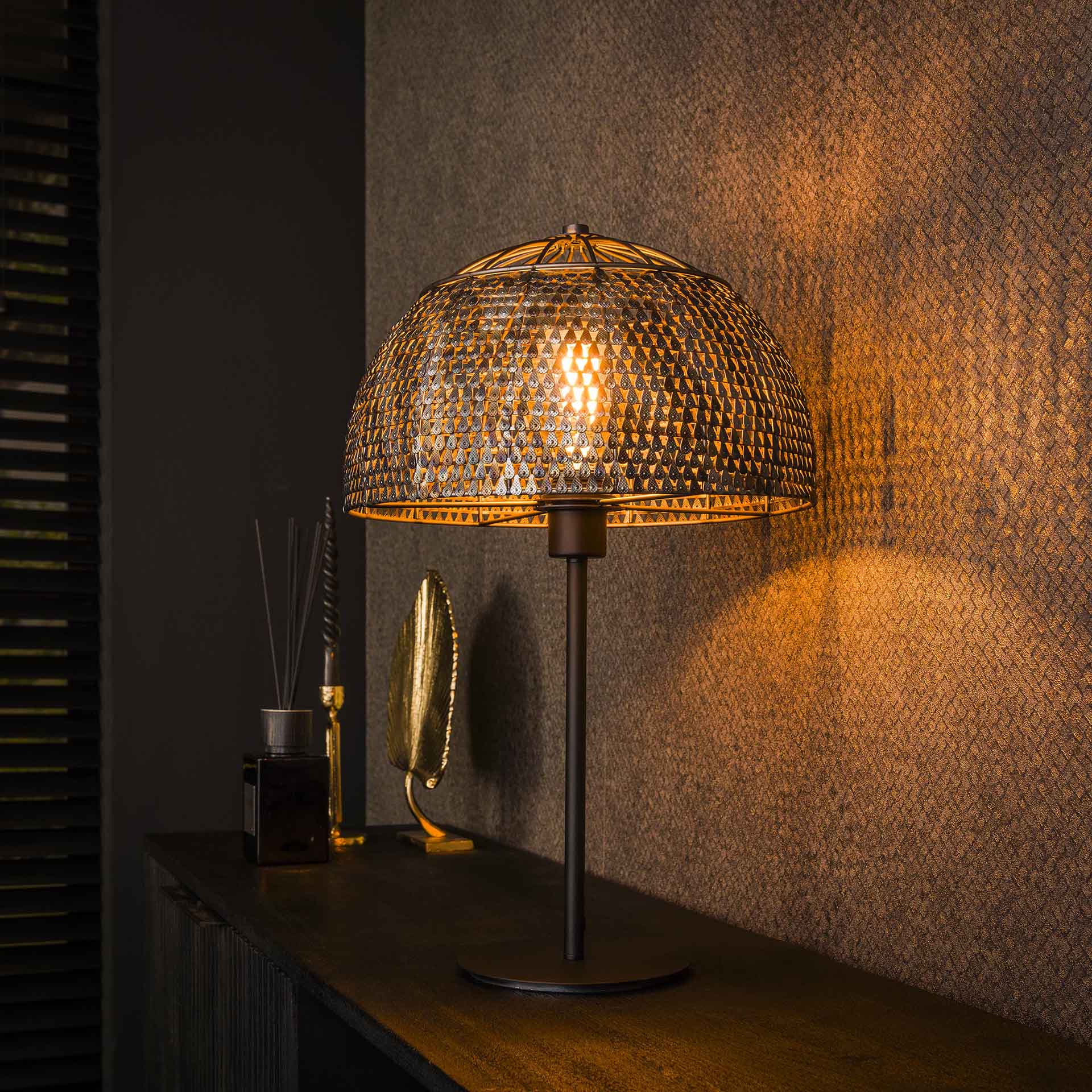 AlfieLicht – En bordslampa med stil i svart och brun