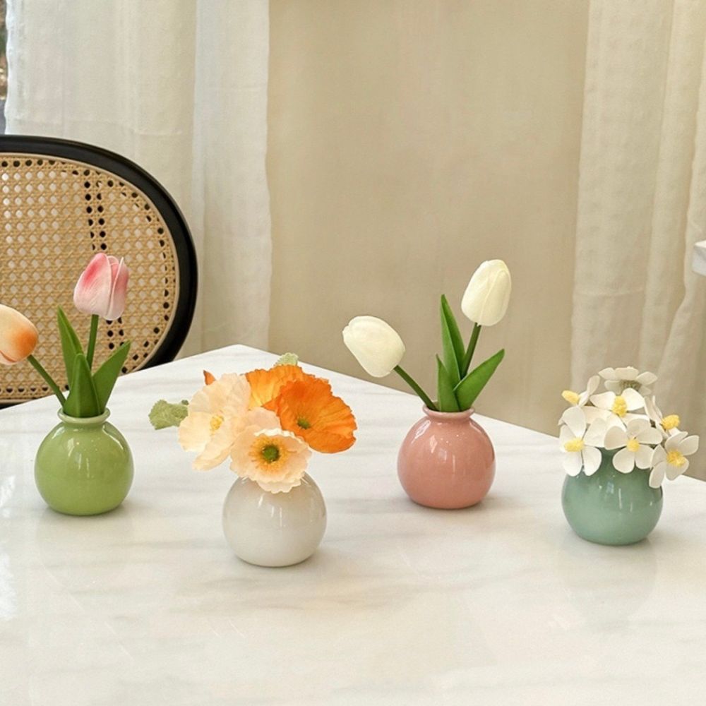 PoutChic – Modern Skulpterad Vase med Elegant Design
