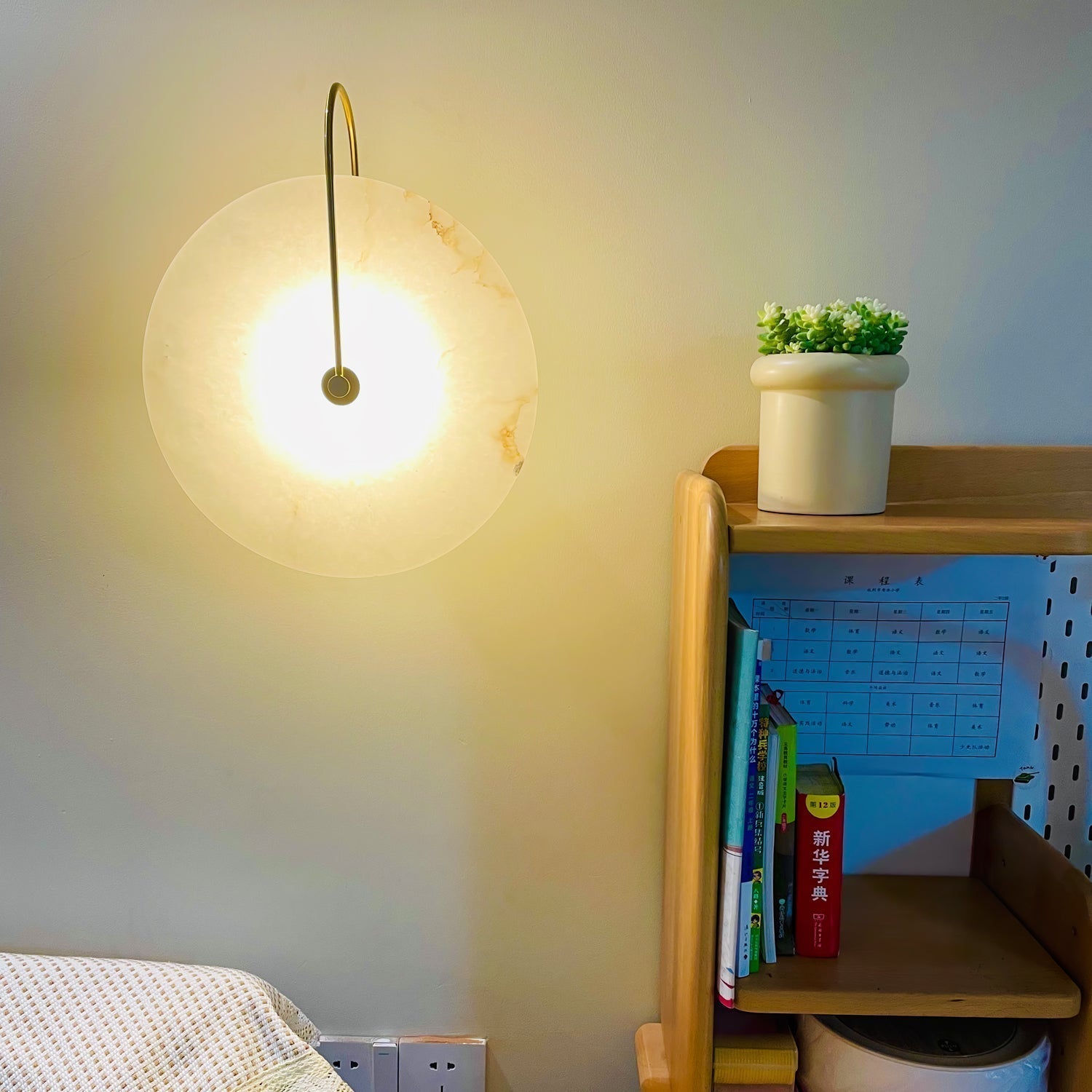 AlbaStone LED – Vägglampa med elegant naturdesign