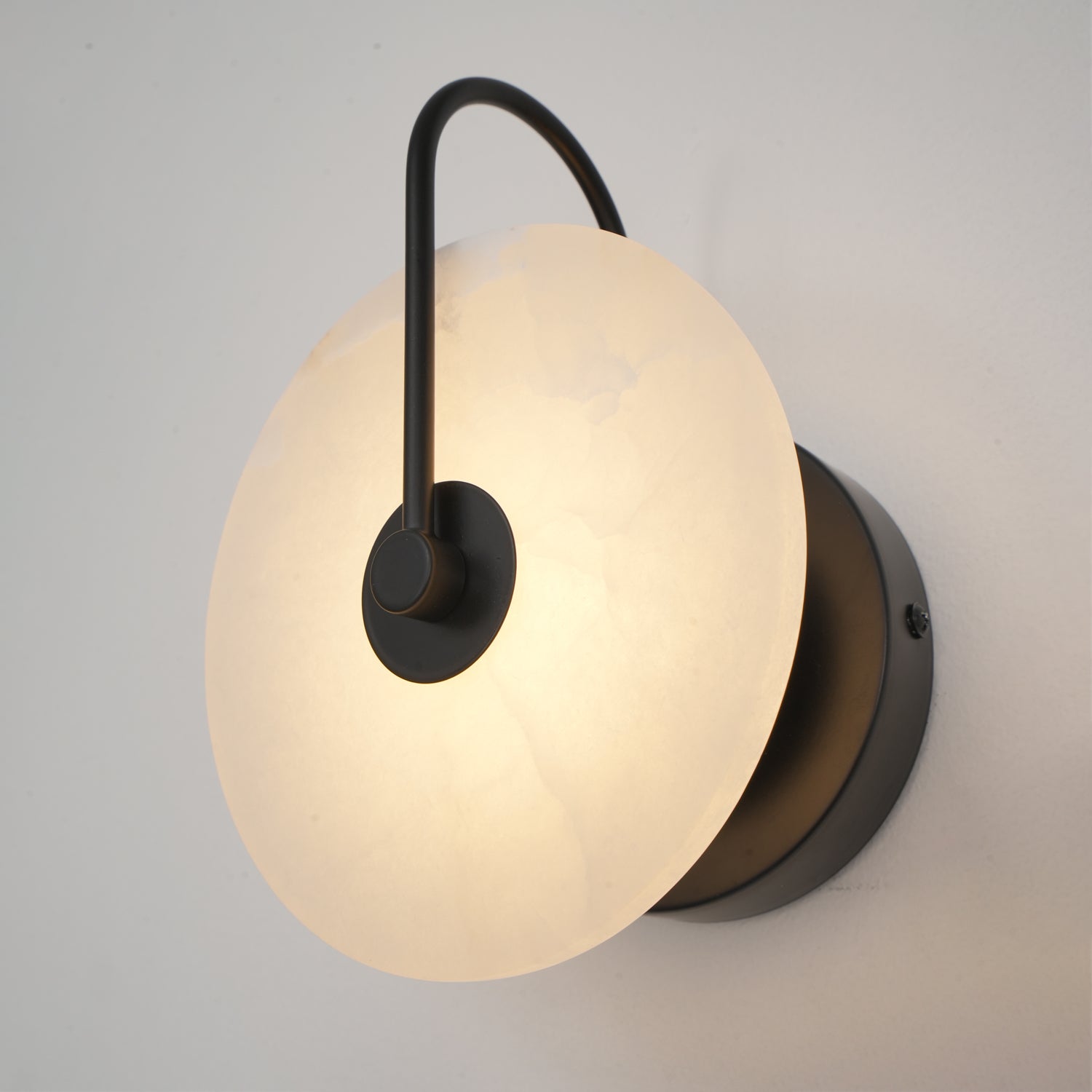 AlbaStone LED – Vägglampa med elegant naturdesign