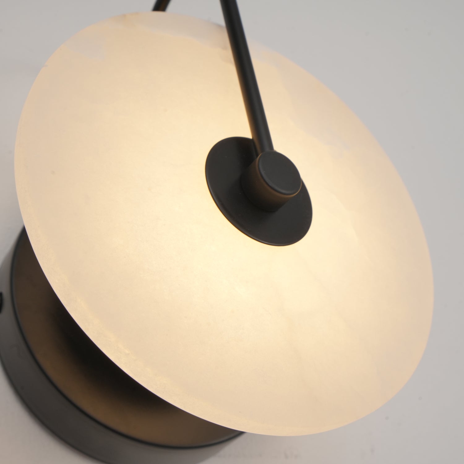 AlbaStone LED – Vägglampa med elegant naturdesign