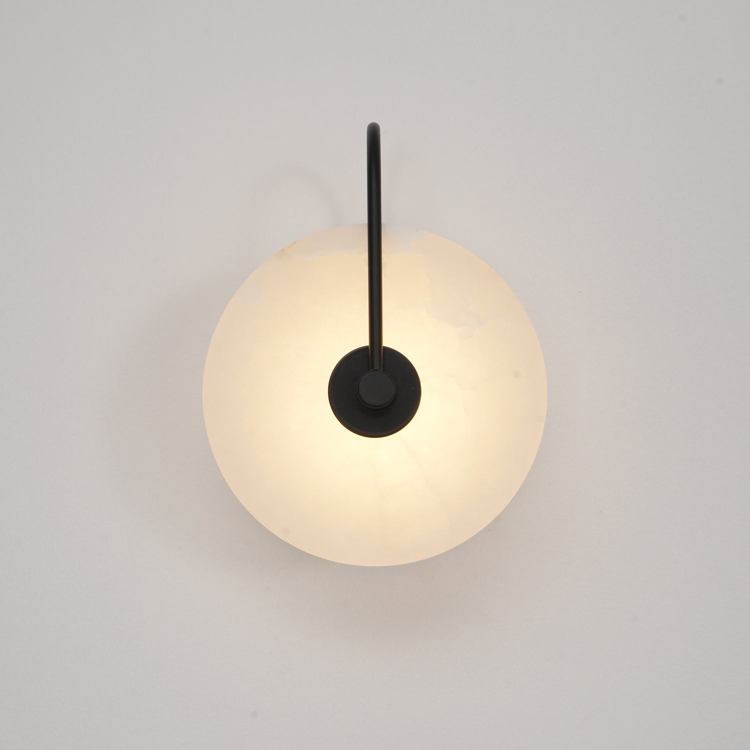 AlbaStone LED – Vägglampa med elegant naturdesign
