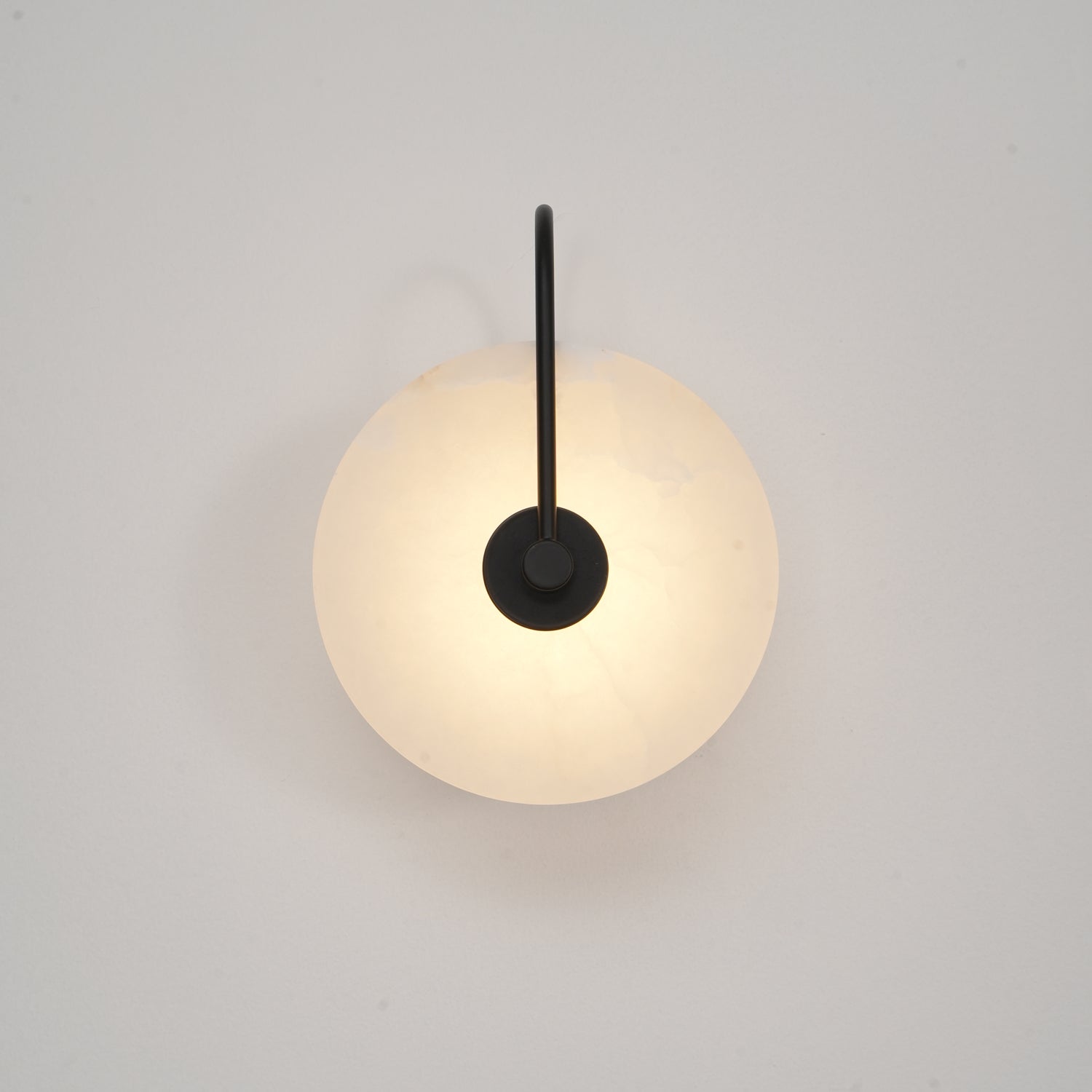 AlbaStone LED – Vägglampa med elegant naturdesign