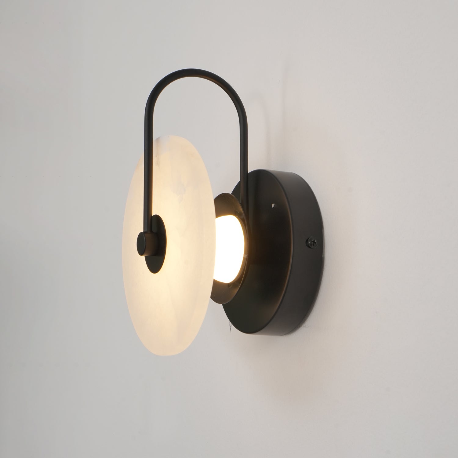 AlbaStone LED – Vägglampa med elegant naturdesign