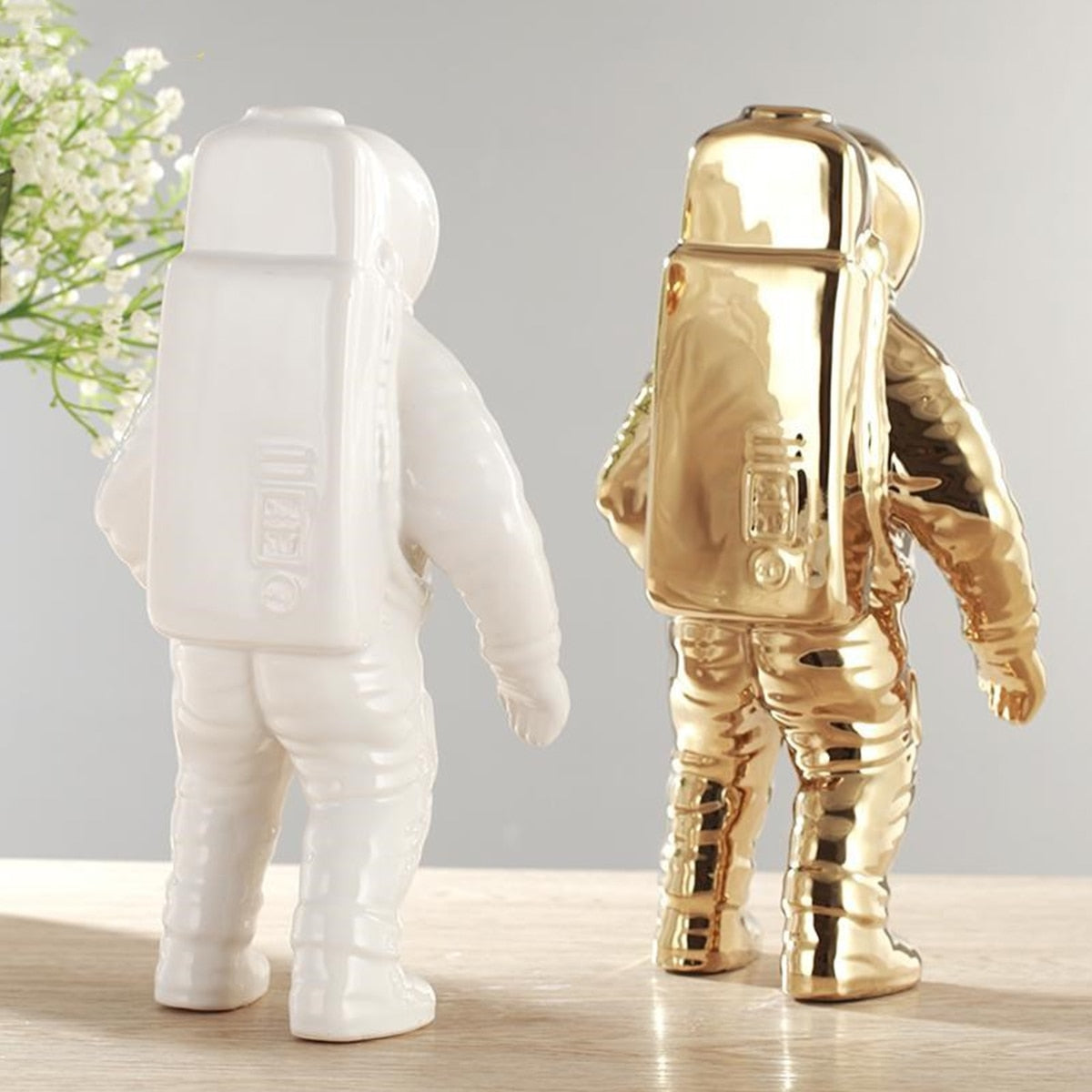 Guld Astronaut Keramikvas | Dekorativ och futuristisk design