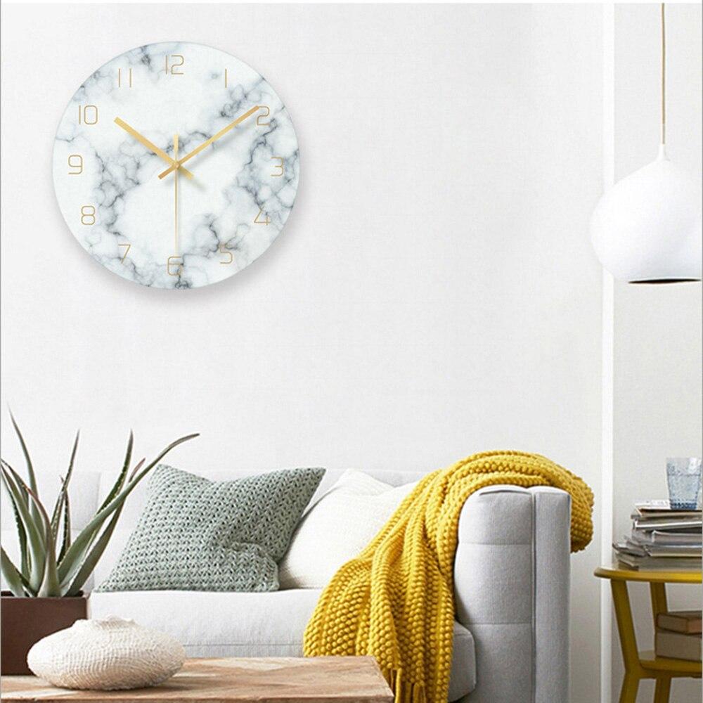 MarbleLuxe – Nordisk-inspirerad Väggklocka med Marmordesign