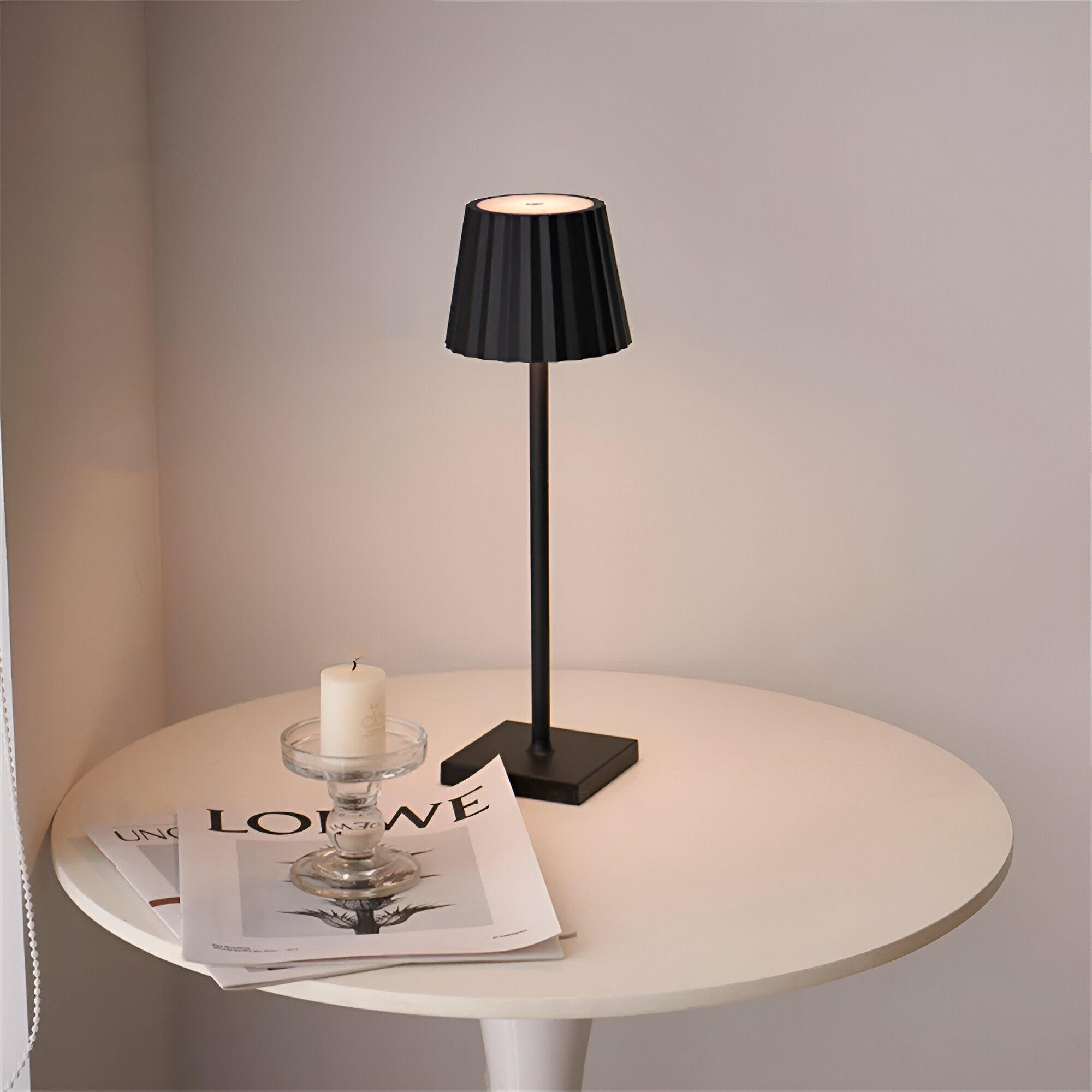 LumiGlow – Trådlös LED-Bordslampa med Justerbar Belysning