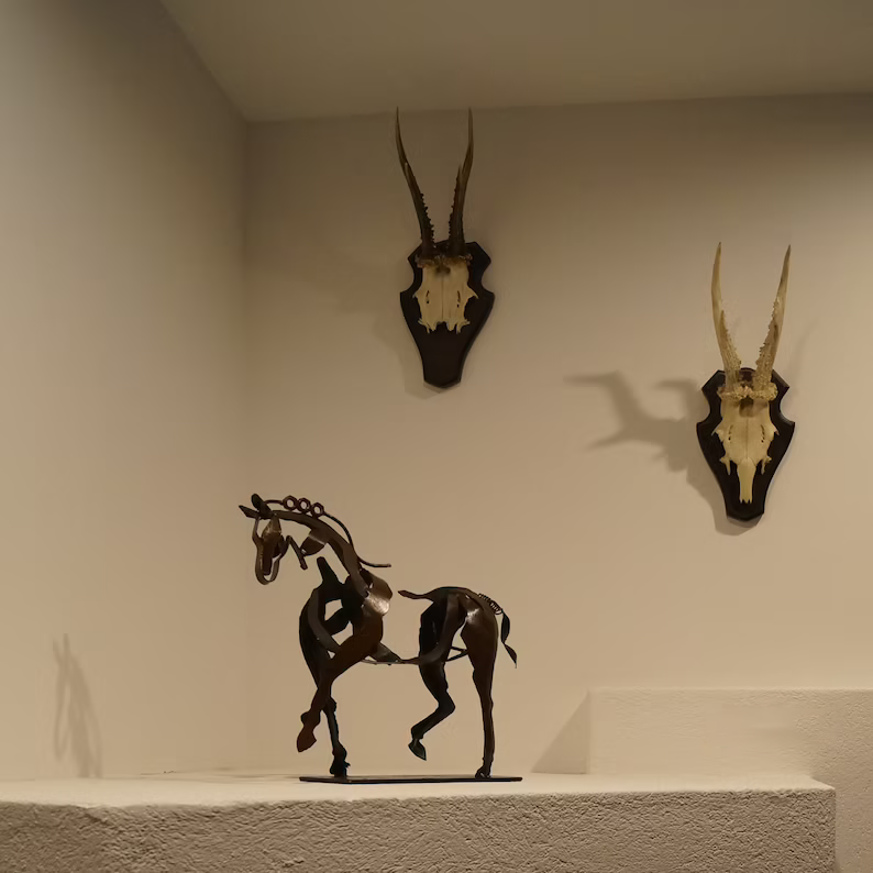 HorseMajesty – Metalldesign Skulptur av Häst