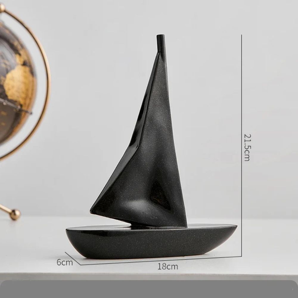 Segelbåtsskulptur i Elegant Design – Nautisk Dekor med Himmelsk Charm