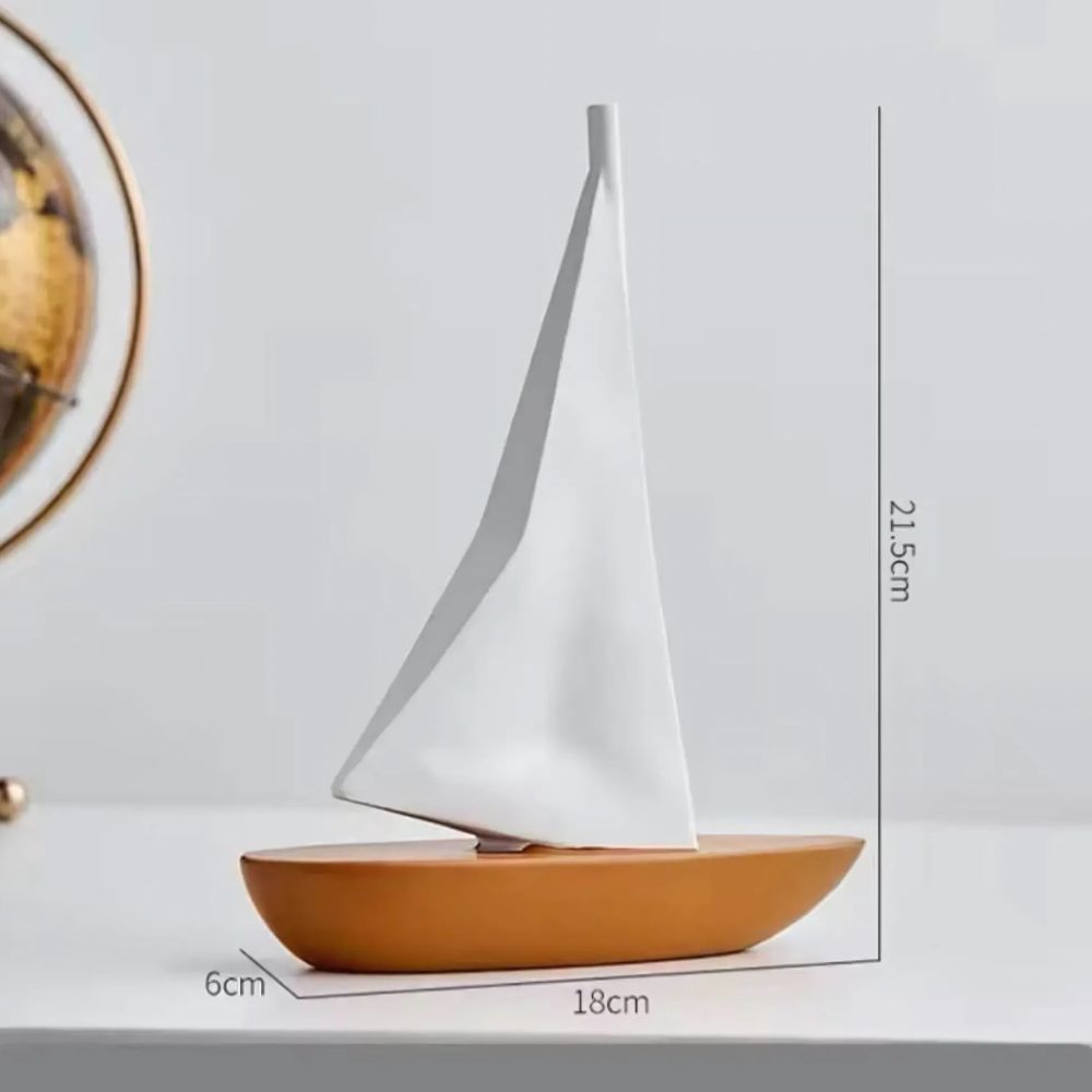 Segelbåtsskulptur i Elegant Design – Nautisk Dekor med Himmelsk Charm