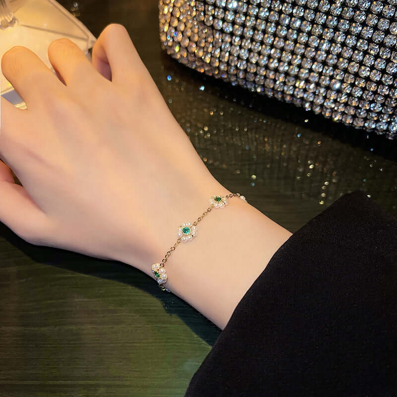 Flora Pearl – Justerbart Blomsterarmband