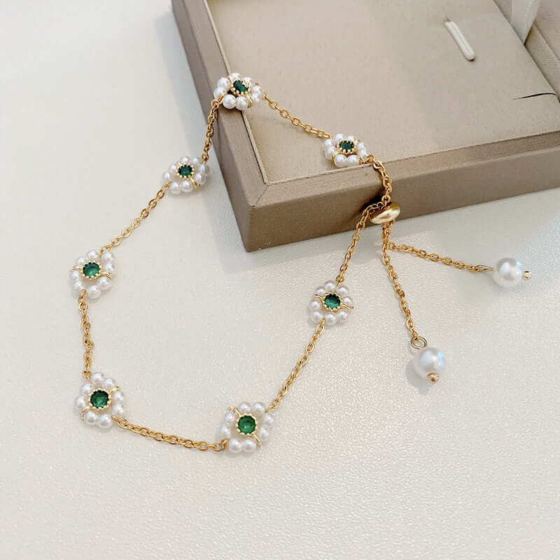 Flora Pearl – Justerbart Blomsterarmband