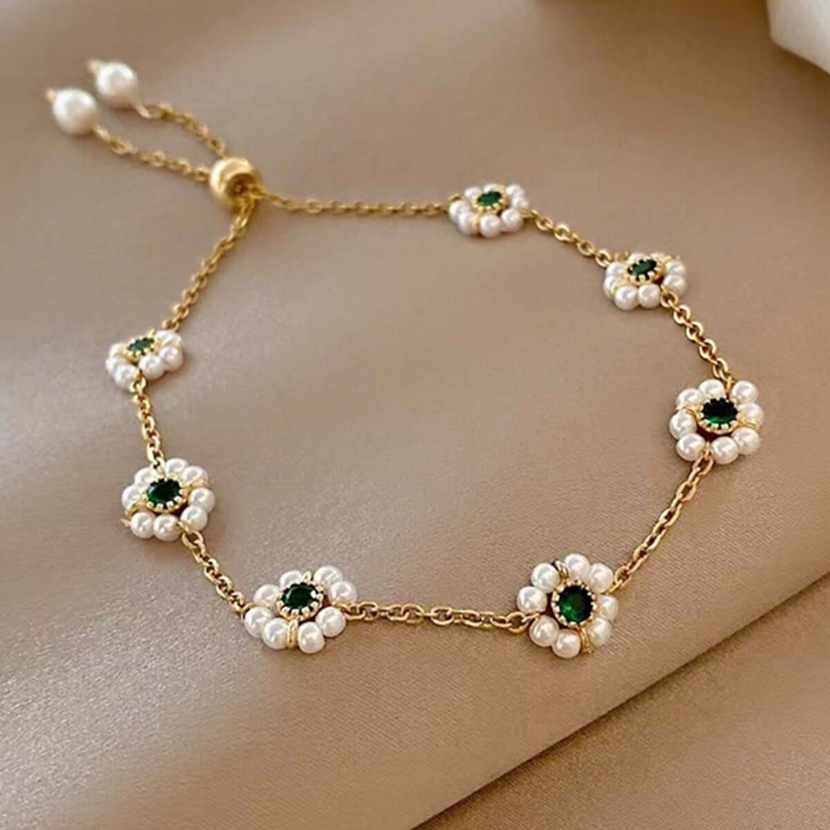 Flora Pearl – Justerbart Blomsterarmband