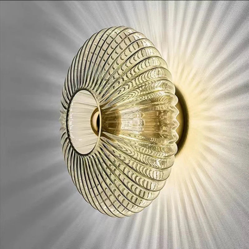 GlassAura – Elegant Vägglampa i Glas