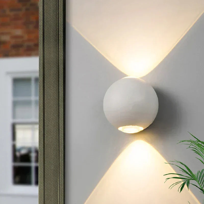 LumiSphere – Kulformad vägglampa i aluminium