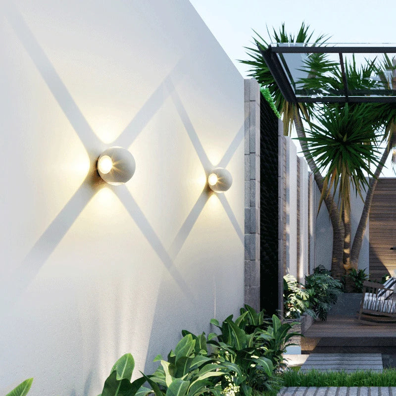 LumiSphere – Kulformad vägglampa i aluminium