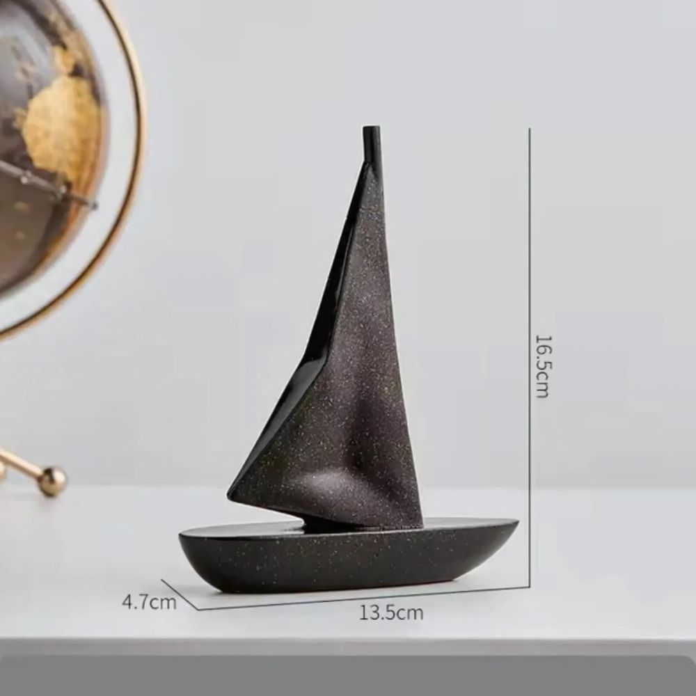 Segelbåtsskulptur i Elegant Design – Nautisk Dekor med Himmelsk Charm