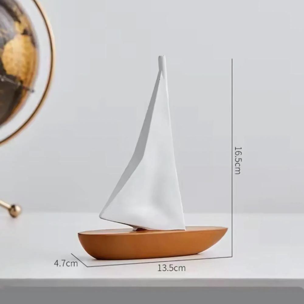 Segelbåtsskulptur i Elegant Design – Nautisk Dekor med Himmelsk Charm