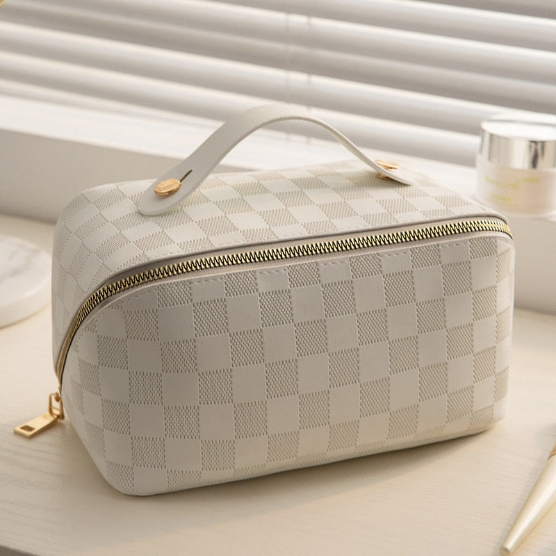 CheckBeauty™ Rutig Sminkväska – Resefodral med Smarta Fack