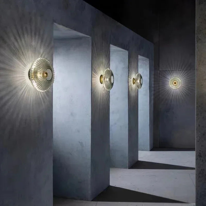 GlassAura – Elegant Vägglampa i Glas