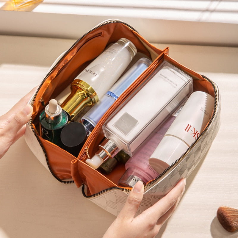 CheckBeauty™ Rutig Sminkväska – Resefodral med Smarta Fack