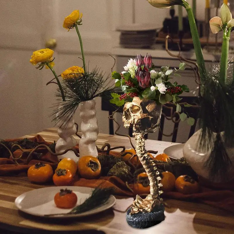 SkullSpine – Gotiskt Planteringskärl med Skalle och Ryggrad